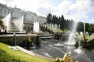 Images Dated 1st September 2008: The Grand Cascade at Peterhof Palace (Petrodvorets), St. Petersburg, Russia, Europe