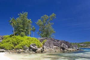 Images Dated 30th April 2009: Granite outcrop on the beach, Port Glaud, Port Glaud district, Island of Mahe