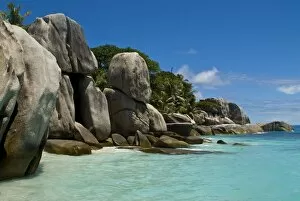 Images Dated 31st October 2006: Granite rocks at Ile de Coco, Seychelles, Indian Ocean, Africa