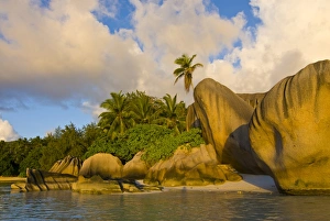 Images Dated 29th October 2006: Granite rocks at world famous beach of Anse Source d Argent, La Digue