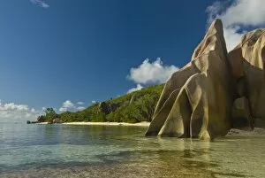 Images Dated 29th October 2006: Granite rocks at world famous beach of Anse Source d Argent, La Digue