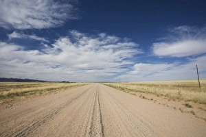 Images Dated 16th June 2008: Empty gravel road going north from Sossusvlei, Central Namibia, Namibia, Africa