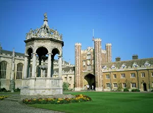College Collection: Great Court, fountain and Great Gate, Trinity College, Cambridge, Cambridgeshire