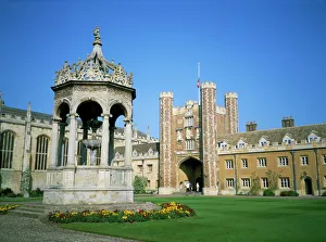 Local Famous Place Prints: Great Court, fountain and Great Gate, Trinity College, Cambridge, Cambridgeshire