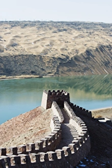 Images Dated 29th December 2008: Great Wall of China, UNESCO World Heritage Site, and the Yellow River in the Tengger desert at
