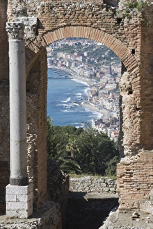 Images Dated 15th January 2000: Greek Theatre and view of Giardini Naxos