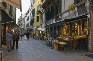Venice Prints: Green grocers shop in Calle dei Boteri, San Polo, Venice, Veneto, Italy, Europe