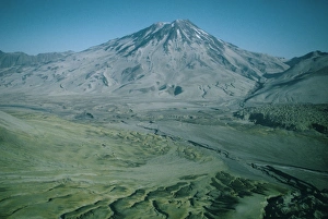 Griggs volcano overlooks Valley of Ten Thousand Smokes