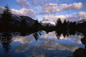 Motionless Prints: Grindjisee and Matterhorn at dawn