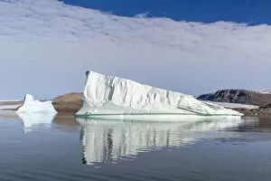 Oceans Gallery: Grounded icebergs calved from nearby glacier in Makinson Inlet, Ellesmere Island, Nunavut