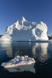 Grounded icebergs, Rode O (Red Island), Scoresbysund, Northeast Greenland, Polar Regions