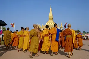 Pha That Luang Prints: A group of monks at the annual Makka Bu Saa Buddhist celebration