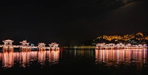 Waterscape Prints: Guangji Bridge at night, built in 1170