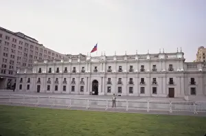 Guard stands in front of La Moneda, the current seat of the President of Chile