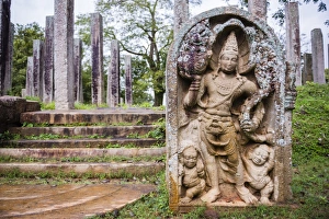 Guardian statue at Thuparama Dagoba, Mahavihara (The Great Monastery), Anuradhapura, UNESCO World Heritage Site, Sri Lanka, Asia
