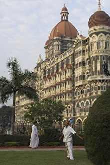 Mumbai Prints: Guest doing morning exercises in public garden by