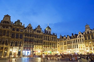 Bruxelles Prints: Guildhalls in the Grand Place illuminated at night, UNESCO World Heritage Site