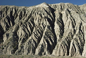 Bare Prints: Gully erosion in thick gravel terrace