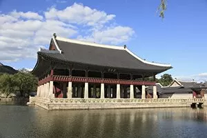 Images Dated 8th October 2009: Gyeonghoeru pavilion, Gyeongbokgung Palace (Palace of Shining Happiness)