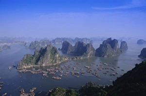 Images Dated 28th August 2008: Ha Long (Ha-Long) Bay