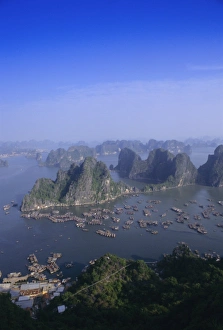 Ha Long (Ha-Long) Bay