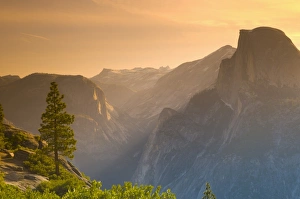 Images Dated 12th May 2009: Half Dome from Glacier Point, Yosemite National Park, UNESCO World Heritage Site