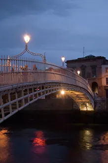 Railing Gallery: Half Penny Bridge (Ha Penny Bridge) over Liffey River