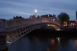 Half Penny Bridge (Ha Penny Bridge) over Liffey River