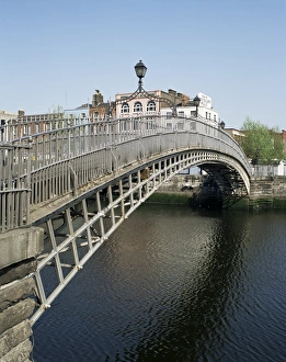Halfpenny bridge over the River Liffey