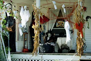 Decorated Prints: Halloween house decorations