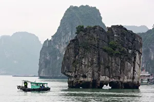 Vietnam Prints: Halong Bay, UNESCO World Heritage Site, Vietnam, Indochina, Southeast Asia, Asia