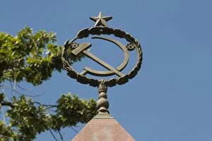 Images Dated 30th August 2009: Hammer and sickle as sign of communism, Bishkek, Kyrgyzstan, Central Asia