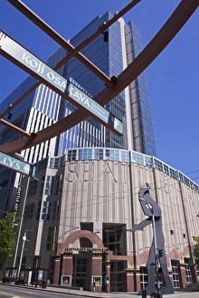 Images Dated 19th May 2008: Hammering Man sculpture by Jonathan Borofsky, Seattle Art Museum, Seattle