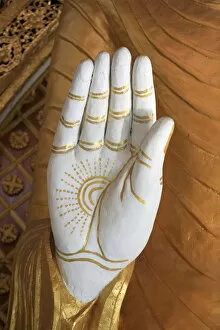 Images Dated 18th February 2006: Hand of the Buddha, Dharmikarama temple, Penang, Malaysia, Southeast Asia, Asia
