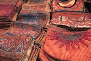 Images Dated 26th November 2007: Handicrafts, Sunday market, Chichicastenango, Guatemala, Central America