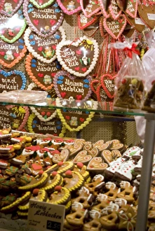 Images Dated 29th November 2008: Handpainted pastries and lebkucken (honey cakes), Christkindelsmarkt