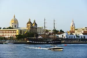 Images Dated 29th December 2010: Harbour area, Old Town, UNESCO World Heritage Site, Cartagena, Colombia, South America