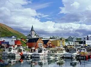 Iceland Gallery: The harbour and quay of Husavik