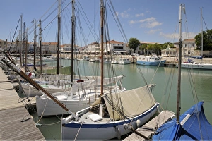 Images Dated 18th June 2009: Harbour and quayside, La Flotte, Ile de Re, Charente-Maritime, France, Europe