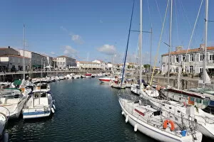 Images Dated 7th June 2009: Harbour and quayside, St. Martin-de-Re, Ile de Re, Charente-Maritime, France, Europe