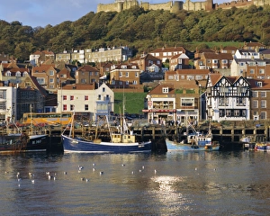 Scarborough Prints: Harbour, seaside resort and castle, Scarborough, Yorkshire, England, UK, Europe