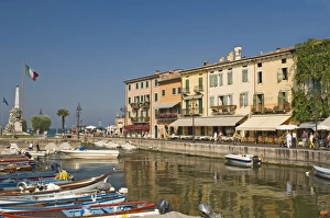 Italian Lake Prints: The harbour and waterfront cafes