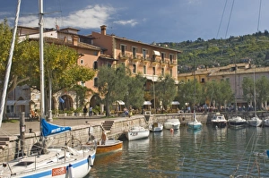 Italian Lake Prints: The harbour and waterside cafe
