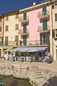 Italian Lake Prints: A harbourside cafe at Pai