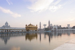 The Harmandir Sahib (The Golden Temple), Amritsar, Punjab, India, Asia