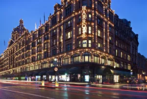 Images Dated 15th December 2010: Harrods, Kensington, London, England, United Kingdom, Europe