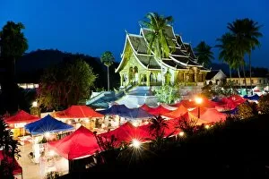 Images Dated 1st February 2011: Haw Pha Bang Temple at night, Luang Prabang, Laos, Indochina, Southeast Asia, Asia
