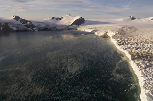 South Pole Prints: Helicopter flight on Huntress Glacier