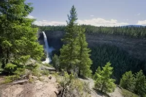 Images Dated 6th August 2011: Helmcken Falls, Wells Grey Provincial Park, British Columbia, Canada, North America