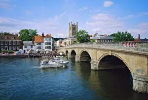 River Thames Collection: Henley on Thames, Bridge and River Boat, Oxfordshire, England